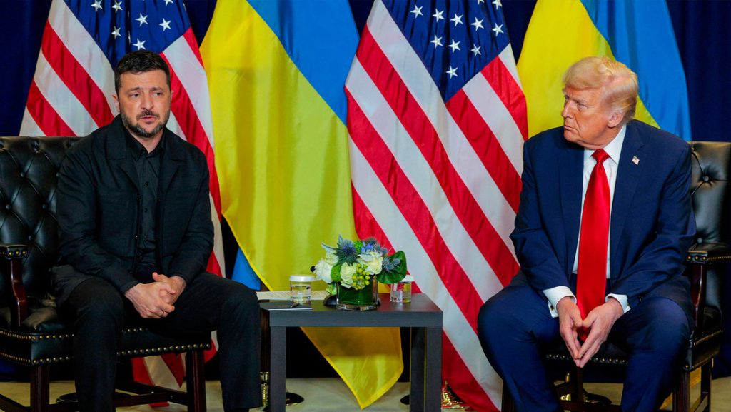 El presidente de Estados Unidos, Donald Trump junto con el de Ucrania, Vladímir Zelenski.