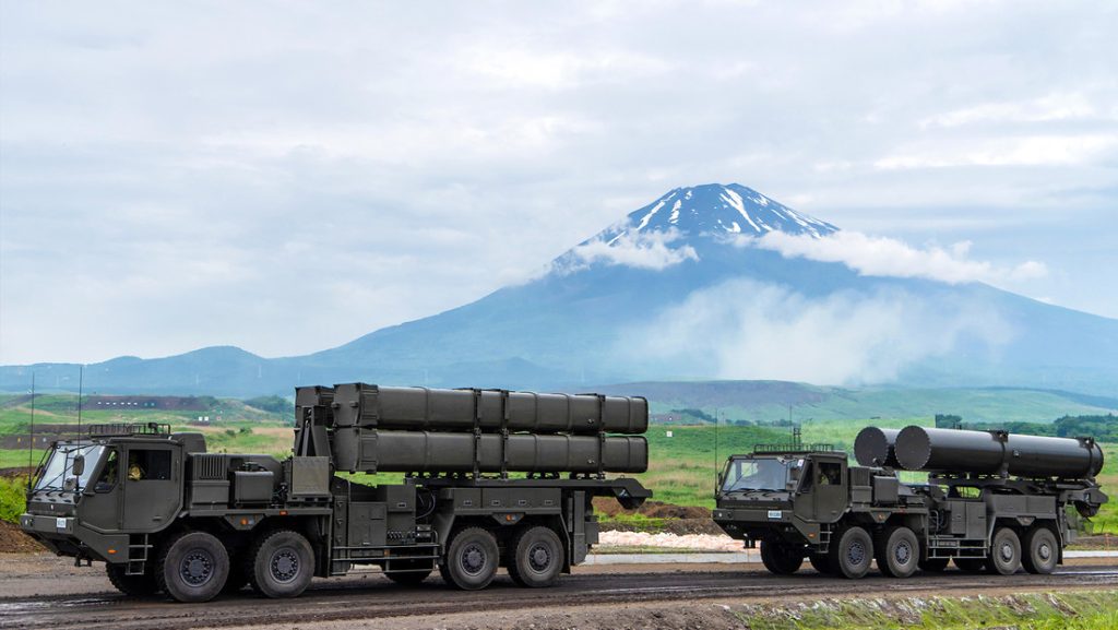 Un sistema de misiles japonés siendo transportado.