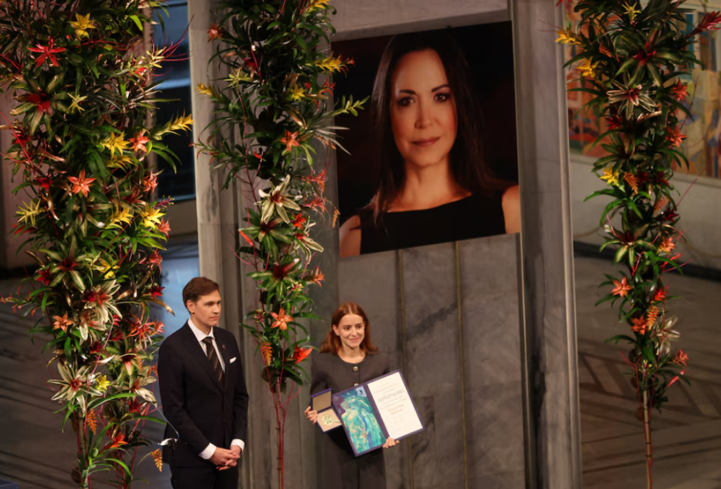 La ovación que recibió Ana Corina Sosa al recibir el premio Nobel de la Paz para su madre.