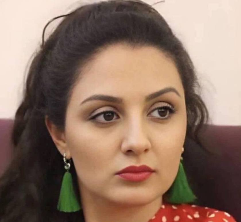 La Dra. Shaaida Rostami, una de las cirujanas más destacadas del país, fue ahorcada en la ciudad de Kermanshah. Según informes, la ejecución se llevó a cabo debido a su participación en protestas antigubernamentales, durante las cuales ondeó banderas israelíes y estadounidenses frente a las fuerzas Basij.
