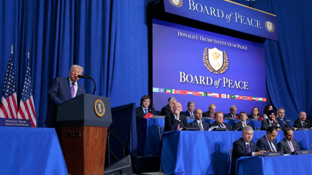 Donald Trump durante el discurso inaugural de su Consejo de Paz, ideado para la reconstrucción de la Franja de Gaza.