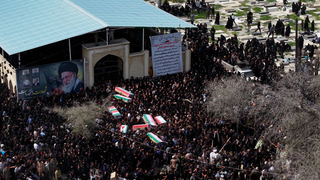 Funeral de los fallecidos en el ataque contra la escuela de Minab, Irán, 3 de marzo de 2026.