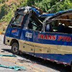 El bus termina completamente destruido. Foto Cortesía