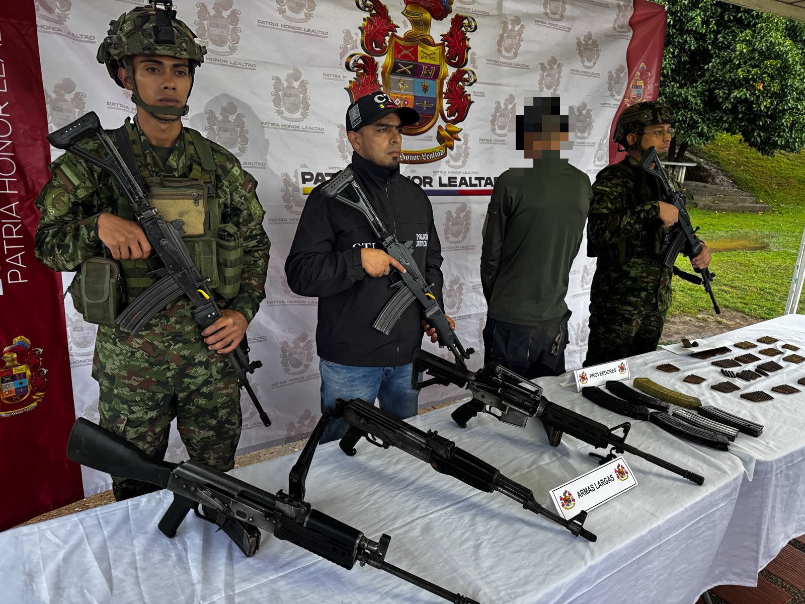 Golpe al Clan del Golfo: dos presuntos integrantes son sorprendidos en una zona rural de Colombia